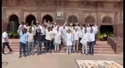 जोधपुर: कलेक्ट्रेट कार्यालय में बिश्नोई समाज के लोगों ने रेजिडेंट डॉक्टर सुसाइड मामले में जिला कलेक्टर को सौंपा ज्ञापन