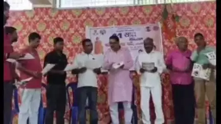 कोडरमा: गुरुकृपा विवाह भवन में भाजपा कार्यकर्ताओं ने "11 साल बेमिसाल" मोदी सरकार की उपलब्धियों पर संगोष्ठी का आयोजन किया