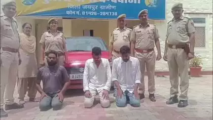 चौमूं: चंदवाजी थाना इलाके में प्रॉपर्टी व्यवसायी के अपहरण मामले में पुलिस ने नाकेबंदी के दौरान 3 बदमाशों को पकड़ा, कार जब्त