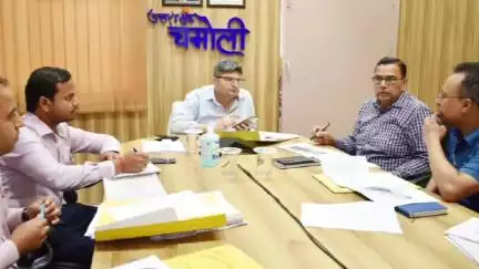 चमोली: राष्ट्रीय स्वास्थ्य मिशन के अंतर्गत स्वीकृत निर्माण कार्यों की प्रगति की जिलाधिकारी ने की समीक्षा
