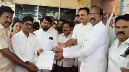 నగరంలో 25 మంది బాధితులకు సీఎం సహాయ నిధి చెక్కులు అందజేసిన ఎమ్మెల్యే బడేటి చంటి