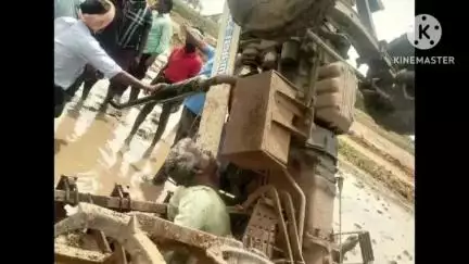 తిప్పర్తి: తిప్పర్తి మండలం తిమ్మలమ్మ గూడెంలో పొలం దున్నుతుండగా ట్రాక్టర్ బోల్తా, రైతు మృతి