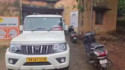 ସୁକିନ୍ଦା: ଅଞ୍ଚଳରେ ବେଆଇନ ଛାତ୍ରଛାତ୍ରୀ ଆବାସ ଓ ଛାତ୍ରୀଙ୍କ ଆପତ୍ତିଜନକ ଭିଡ଼ିଓ ଭାଇରାଲ ଘଟଣାକୁ ନେଇ ବିଭିନ୍ନ ସରକାରୀ ଅଫିସରେ ଦାବିପତ୍ର ପ୍ରଦାନ