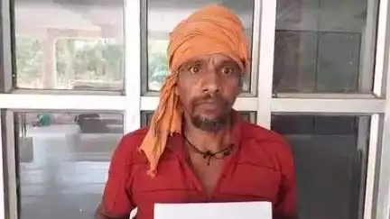 डिंडौरी: गाड़ासरई बरगांव का ग्रामीण पीएम आवास के लिए काट रहा चक्कर, कलेक्टर कार्यालय में लगाई गुहार