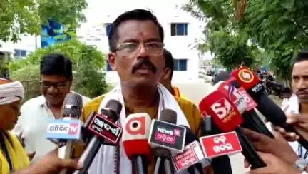 ମାଲକାନଗିରି: ଜିଲ୍ଲାର ସିରା ୱାଡେ ସଂଘ ପକ୍ଷରୁ ବିଭିନ୍ନ ଦାବି ନେଇ ଜିଲ୍ଲାପାଳଙ୍କୁ କାର୍ଯ୍ୟାଳୟରେ ଦାବିପତ୍ର ପ୍ରଦାନ ସହ ମତ ରଖିଲେ ସମାଜସେବୀ