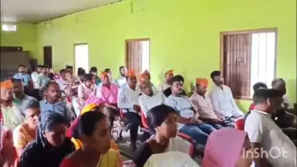 মানকাচৰ: চিৰাকুটিত জামাদাৰহাট মণ্ডলৰ মণ্ডল কাৰ্যনিৰ্বাহক সভা অনুষ্ঠিত, উপস্থিত জিলা বিজেপিৰ উপ-সভাপতি আছাদুল ইছলাম