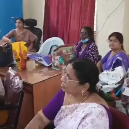 నగరంలోని ప్రభుత్వ మెడికల్‌ కళాశాలలో నర్సుల బదిలీల ప్రక్రియలో తీవ్ర జాప్యం, ఆవేదన వ్యక్తం చేస్తున్న నర్సులు