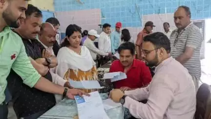 चमोली: ग्राफिक एरा हॉस्पिटल और यूथ रेडक्रॉस चमोली ने गोपेश्वर महाविद्यालय सभागार में स्वास्थ्य शिविर किया आयोजित