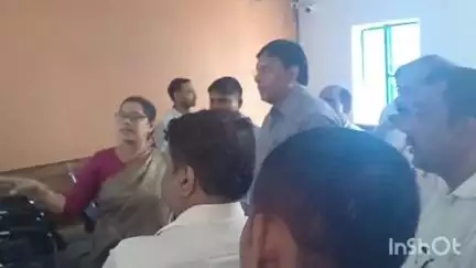 नावानगर: डीएम ने नावानगर प्रखंड कार्यालय का किया निरीक्षण, विकास योजनाओं के लिए कर्मियों को दिए निर्देश