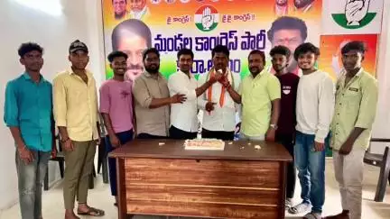ధర్మారం: మండల కాంగ్రెస్ పార్టీ కార్యాలయంలో రాహుల్ గాంధీ జన్మదిన వేడుకలు