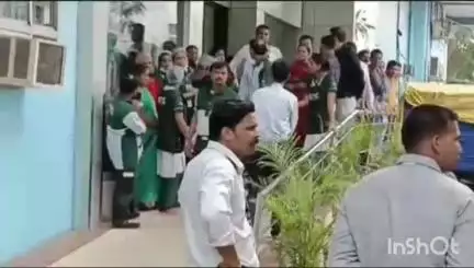 जबलपुर: हैदराबाद: ओमेगा हॉस्पिटल के कर्मचारियों का वेतन न मिलने पर हंगामा, वेतन देने की मांग