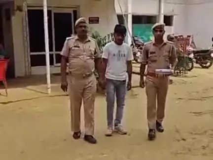 बदायूं: कुवरगांव में बारात में जान से मारने की नियत से फायर करने वाले एक वांछित अभियुक्त को अवैध तमंचे के साथ किया गया गिरफ्तार