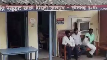 दुधि: रेणुकूट में हाईटेक रेलवे क्रॉसिंग के समीप रेलवे ट्रैक पर मिला एक व्यक्ति का शव, पुलिस ने शव को पोस्टमार्टम के लिए भेजा