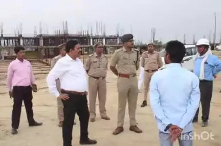 औरैया: शेरपुर सरैंया में निर्माणाधीन रिजर्व पुलिस लाइन का डीएम और एसपी ने किया निरीक्षण, कमी पर होगी कार्रवाई
