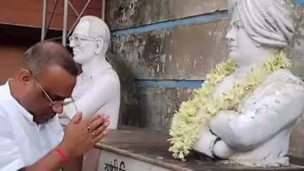 ভগবানপুর ২: বরোজ গ্রামপঞ্চায়েতের পরিচালনায় রক্তদান শিবিরে উপস্থিত জেলা পরিষদের পূর্ত কর্মাধ্যক্ষ মানব পড়ুয়া সহ অন্যান্যরা