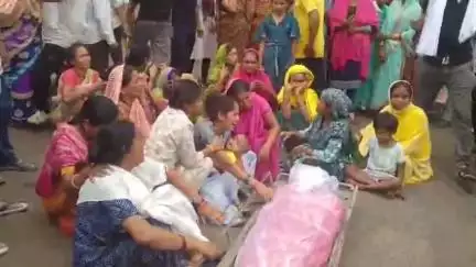बालाघाट: उकवा माइंस हादसे में युवक की मौत, ग्रामीणों का प्रदर्शन, मॉयल प्रबंधन ने मानीं मांगे
