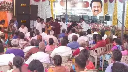 நத்தம்: யூனியன் அலுவலகத்தில் பல்வேறு நலத்திட்ட உதவிகள் வழங்கும் விழாவில் அமைச்சரின் வருகைக்காக 5 மணி நேரம் காத்திருந்த பொதுமக்கள்