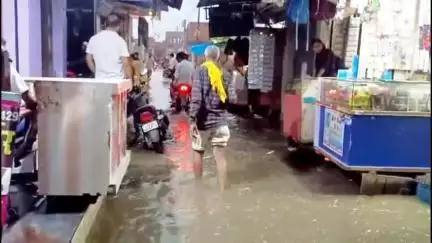 शिकोहाबाद: बारिश से नगर पंचायत मक्खनपुर की गलियों और अन्य इलाको में भरा गंदा पानी,लोग बोले- नही कोई सुनने बाला #jansamasya