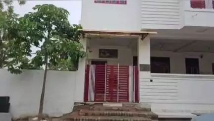 गिर्वा: अंबामाता पुलिस ने कोर्ट के आदेश पर हिस्ट्रीशीटर के थाना क्षेत्र में स्थित 2 मंजिला मकान को किया कुर्क