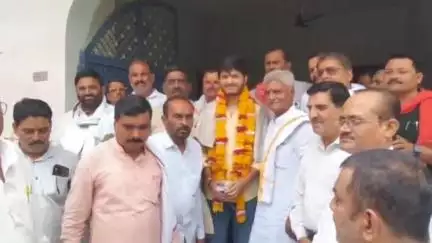 बीना: नीट परीक्षा में नगर के होनहार युवक को मिली 7459वीं रैंक, क्षत्रिय समाज ने प्रताप वार्ड स्थित निवास पर किया सम्मान