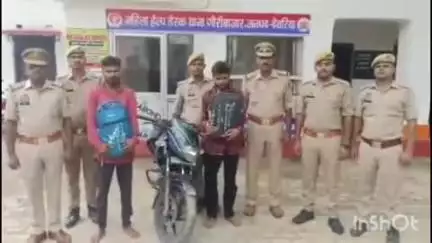 देेेवरिया: गौरीबाजार पश्चिम रेलवे ढ़ाले से पुलिस ने पल्सर सवार 2 युवकों को दबोचा, 7 किलो 70 ग्राम गांजा बरामद