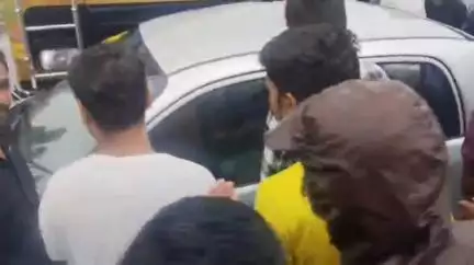 दलौदा: भावगढ फंटे पर अनियंत्रित ट्रक ने कार को मारी टक्कर, ट्रक काफ़ी दूर तक घसीटता हुआ लेकर गया, बड़ी घटना टली
