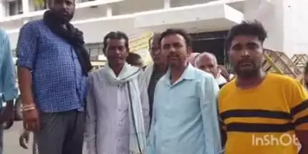 सोहागपुर: पानी टंकी विस्तार की मांग को लेकर पिपरिया गांव के ग्रामीणों ने कलेक्ट्रेट में कलेक्टर को ज्ञापन सौंपा