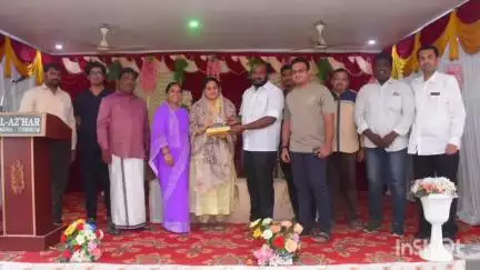 உத்தமபாளையம்: குரூப் 2 தேர்வில் மாநில அளவில் முதலிடத்தை பெற்ற கம்பம் முன்னாள் மாணவிக்கு பள்ளி வளாகத்தில் பாராட்டு விழா நடந்தது