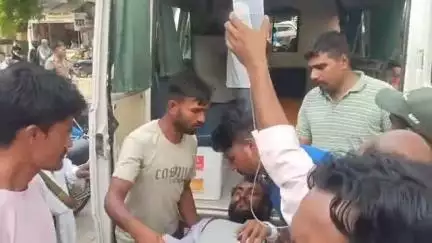 शाहजहांपुर: तिलहर के मोहल्ला 12 पत्थर में सैलून दुकानदार को तमंचे से मारी गोली, गंभीर हालत में अस्पताल में भर्ती कराया गया