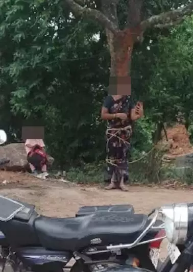आंध्रप्रदेश के चित्तूर में कर्ज नहीं चुकाने पर साहूकार ने महिला को पेड़ से बांधकर पीटा, वीडियो आया सामने