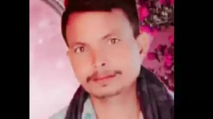 झांसी: महोबकंठ के पास शादी के कार्ड बांटने जा रहे व्यक्ति को अज्ञात वाहन ने मारी टक्कर, झांसी मेडिकल में इलाज के दौरान हुई मौत