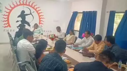 कोंडागांव: कोंडागांव में आदर्श एकलव्य विद्यालयों के खराब परीक्षा परिणाम पर कलेक्टर नाराज़, शिक्षकों के वेतन रोकने के दिए निर्देश