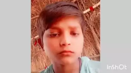 बांदा: माधौपुर गांव में खेत पर किशोर ने फांसी लगाकर आत्महत्या की, पुलिस ने पोस्टमार्टम की कार्रवाई की