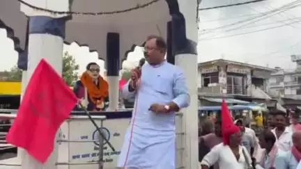 सिसवन: भाकपा माले का 'बदलो सरकार, बदलो बिहार' यात्रा चैनपुर बाजार पहुंचा, कार्यकर्ताओं ने किया स्वागत