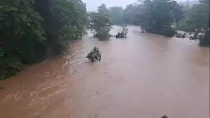 बांसजोर: बांसजोर और जलडेगा क्षेत्र में तीन-चार दिनों से बारिश, घाघ नाला के पुल से ऊपर बह रहा है पानी