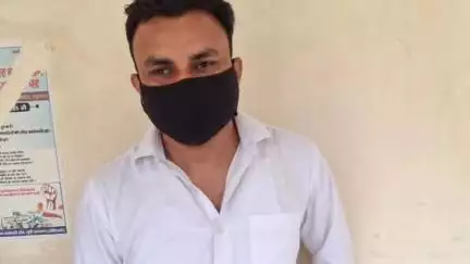 मोतिहारी: पोक्सो एक्ट में 2 साल से फरार अभियुक्त ने मोतिहारी न्यायालय में किया आत्मसमर्पण