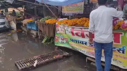 बूंदी: रानीजी की बावड़ी के पास नालियां नहीं बनने से रोड पर लगा रहता है कीचड़ का अंबार, दुकानदार व आमजन परेशान #jansamasya