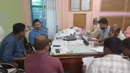 নন্দীগ্রাম ১: বুথের বিভাজন সংক্রান্ত বিষয় নিয়ে নন্দীগ্রাম-1 BDO অফিসে সর্বদলীয় বৈঠকের আয়োজন, উপস্থিত BDO সহ অন্যরা