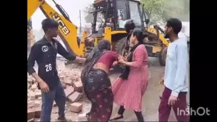 नरसिंहगढ़: राजगढ़: NH-46 से अतिक्रमण हटाया गया, SDOP समेत 6 थानों की पुलिस तैनात, JCB से मकान हटाए गए