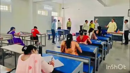 होशंगाबाद नगर: नर्मदापुरम के नर्मदा महाविद्यालय में राज्य मंत्री मोहन नागर ने वार्षिक परीक्षा का निरीक्षण किया