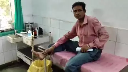 इको कार ने सड़क किनारे खड़े राहगीरों को मारी टक्कर, तीन लोग घायल, कोतवाली थाना सर्कल के नए बस स्टैंड की घटना