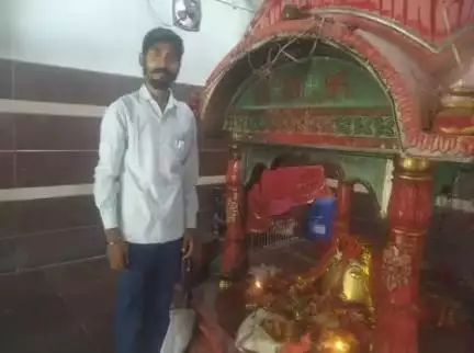 वैशाली,जिला चयन समिति सदस्य एवं सलाहकार ने०यु०के० युवा कार्यक्रम एवं खेल मंत्रालय भारत सरकार, स्वयंसेवक,योगगुरु श्री मिथुन चक्रवर्ती उर्फ मिथुन सिंह ने जन्मदिन पर सती माता के पूजा अर्चना दर्शन कर कल बुधवार को जन्मदिवस मनाया।