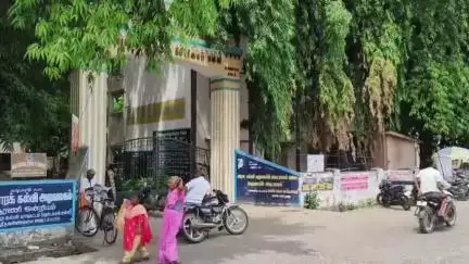 ஆரணி: கோட்டை மைதானத்தில் ஒரே பள்ளியைச் சேர்ந்த மாணவனை தோள்பட்டையில் கத்தியால் குத்தியதால் பரபரப்பு