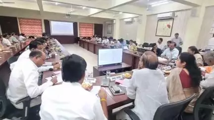 मंदसौर: मास्टर प्लान 2040 को लेकर सुशासन भवन के सभागृह में हुई बैठक, सांसद, विधायक और कलेक्टर रहे उपस्थित