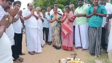 வேடசந்தூர்: எரியோடு பேரூராட்சி பகுதியில் ₹12 கோடி மதிப்பீட்டில் புதிய திட்ட பணிகளை MLA காந்திராஜன் தொடங்கி வைத்தார்