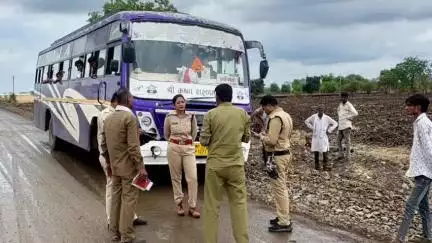 राजगढ़: ज़िले के विभिन्न मार्गों पर परिवहन विभाग ने 10 यात्री बसों की जांच की, वसूला ₹22900 का शमन शुल्क