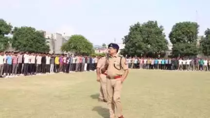 बुलंदशहर: SSP ने पुलिस लाइन परेड ग्राउंड में 1232 चयनित अभ्यर्थियों को उत्तर प्रदेश पुलिस परिवार का हिस्सा बनने पर शुभकामनाएं दी