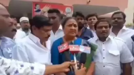 సంగారెడ్డి: జిల్లా కేంద్రంలో టీజీఐఐసీ ఛైర్మన్ నిర్మలా జగ్గారెడ్డి ఆధ్వర్యంలో  రాహుల్ గాంధీ జన్మదిన వేడుకలు