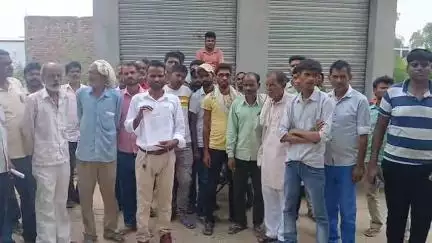 आंवला: आंवला में कोटेदार चयन में गड़बड़ी का आरोप, डरुआपुर में खुली बैठक पर विवाद, एसडीएम को दी गई शिकायत