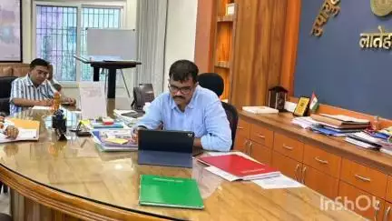 लातेहार: लातेहार में लगातार बारिश के कारण उपायुक्त ने केजी से कक्षा 8 तक के सभी स्कूलों में छात्राओं की छुट्टी घोषित की
